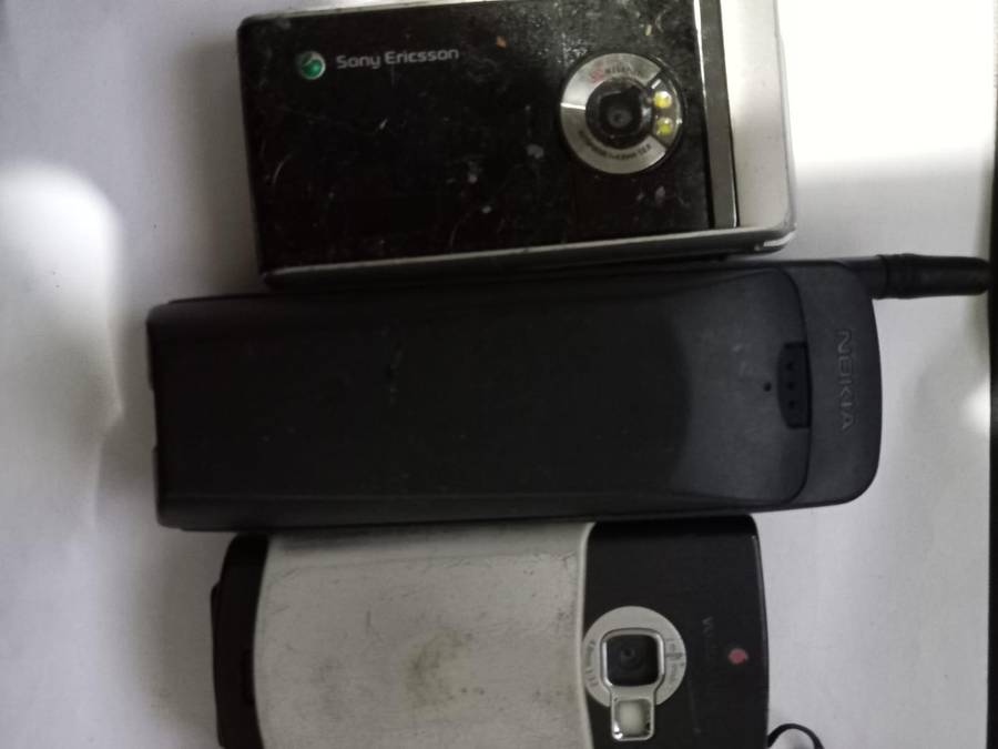 Old phones untested *as is*