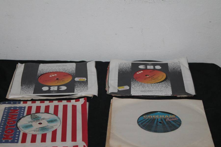 10 7 Singles Lot 6