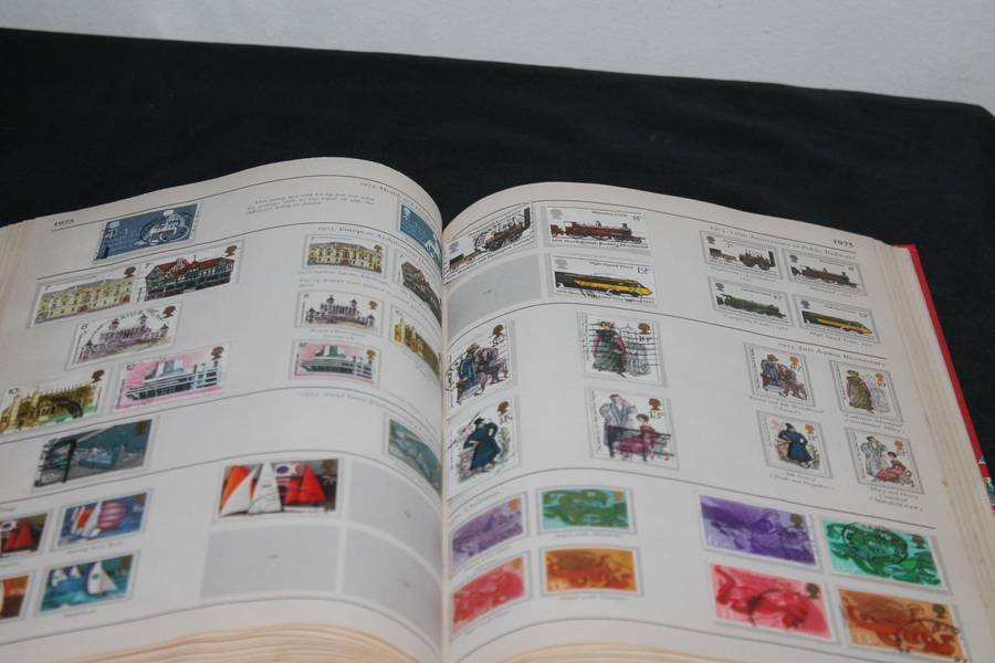Stamp Album 500 Assorted Stamps