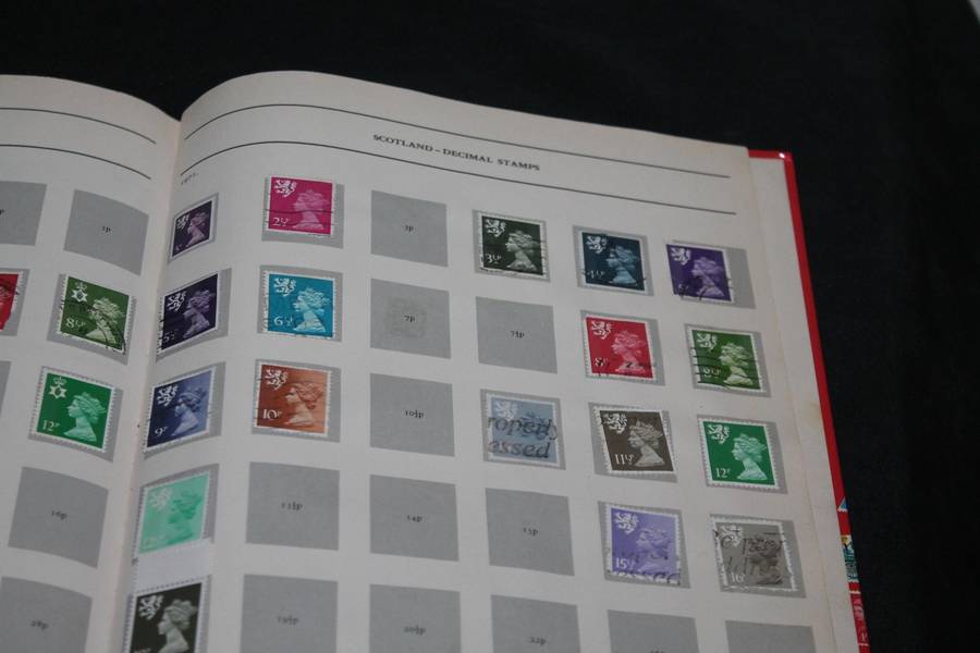 Stamp Album 500 Assorted Stamps