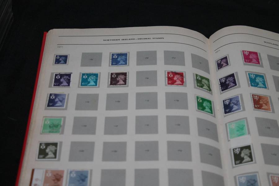 Stamp Album 500 Assorted Stamps