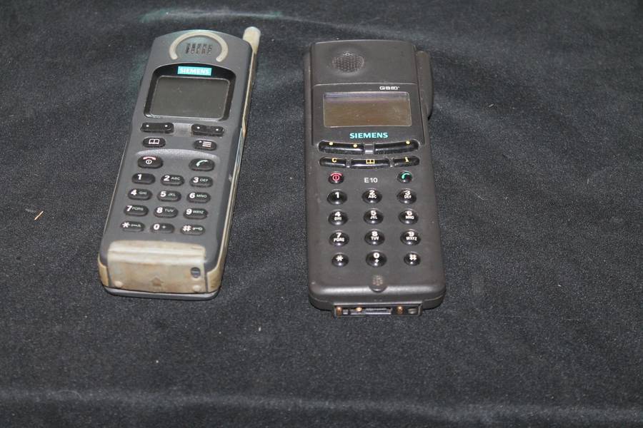 2 Siemens Cell Phones Spares