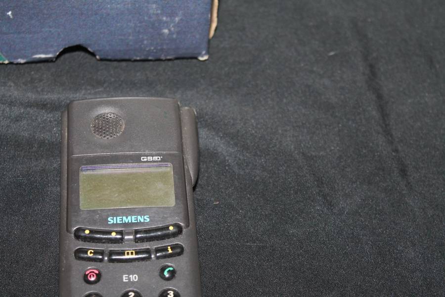 2 Siemens Cell Phones Spares