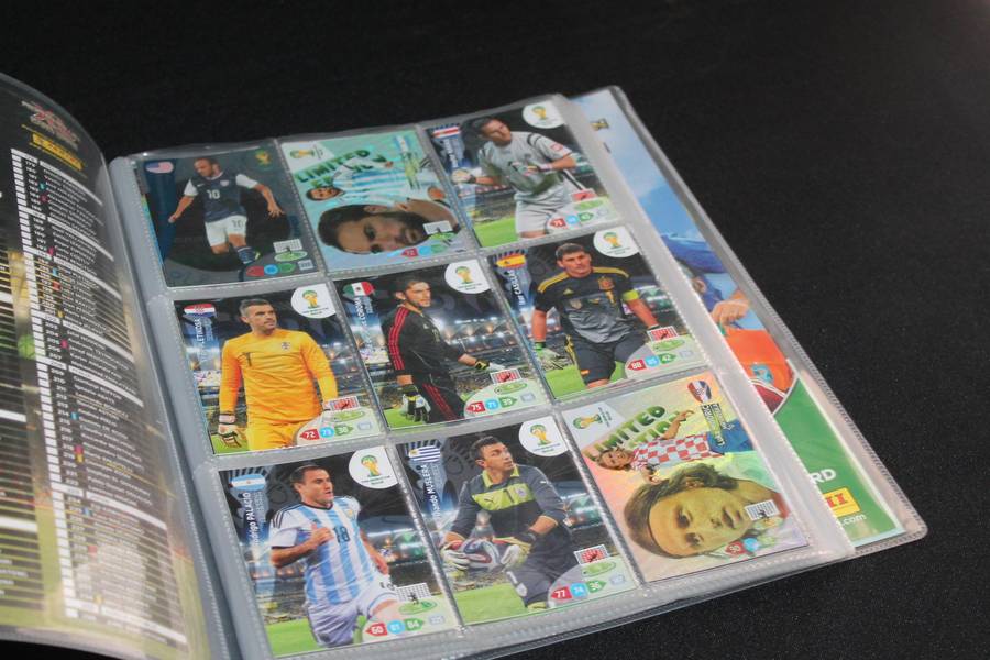 Fifa Collectors binder with  108 cards
