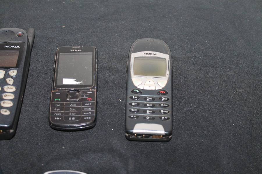 8 Assorted Vintage Nokia phones spares repairs