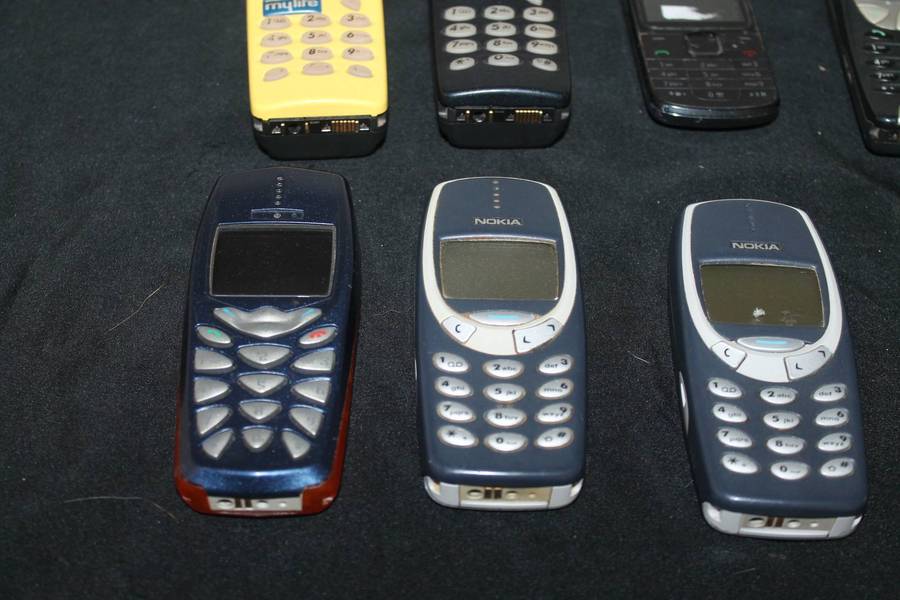 8 Assorted Vintage Nokia phones spares repairs