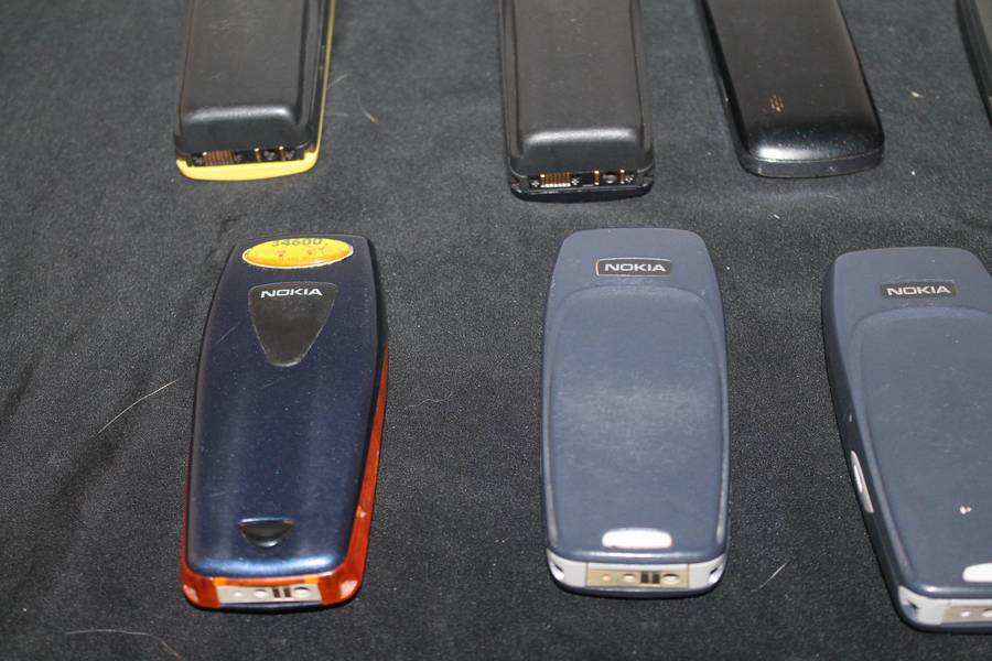 8 Assorted Vintage Nokia phones spares repairs