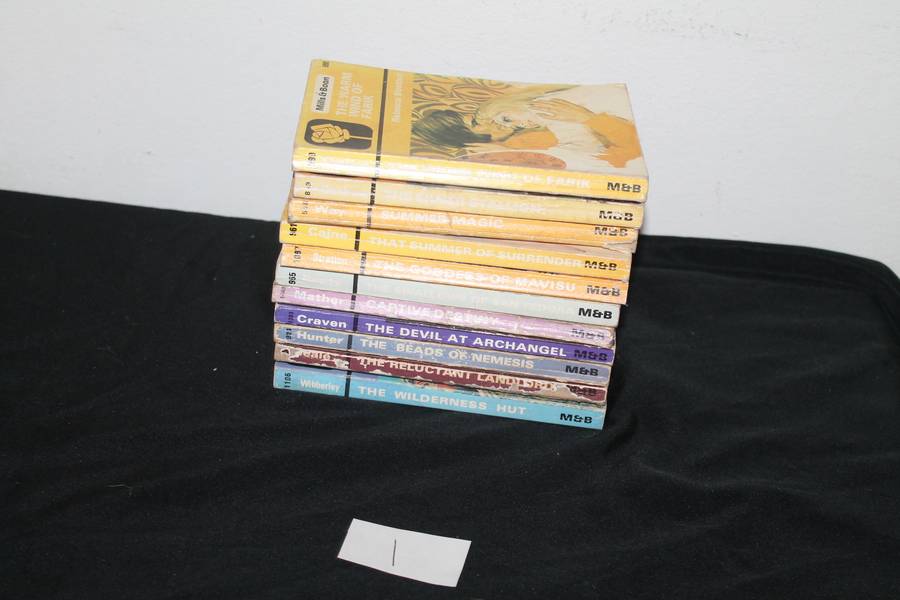 11 Mills and Boon Novels No 1
