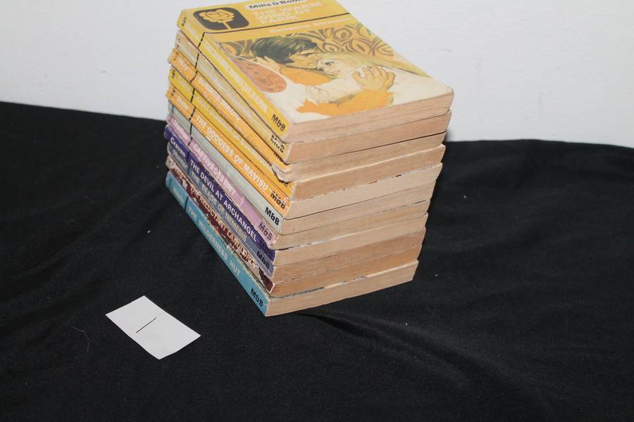 11 Mills and Boon Novels No 1