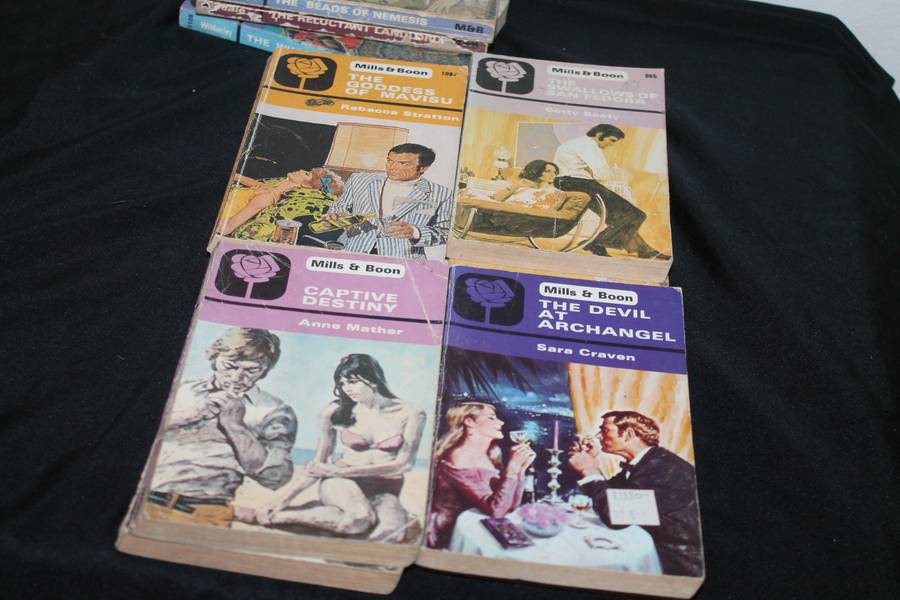 11 Mills and Boon Novels No 1