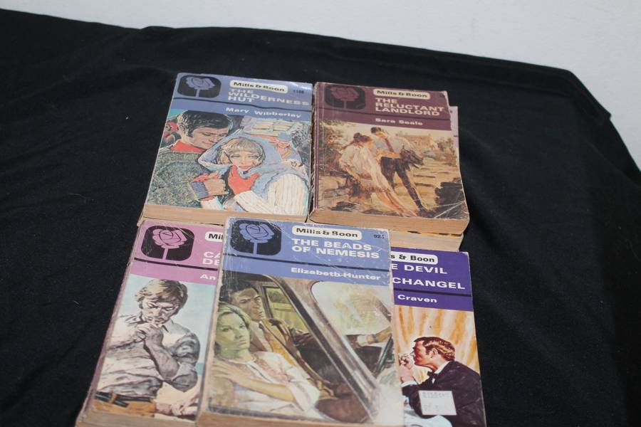 11 Mills and Boon Novels No 1