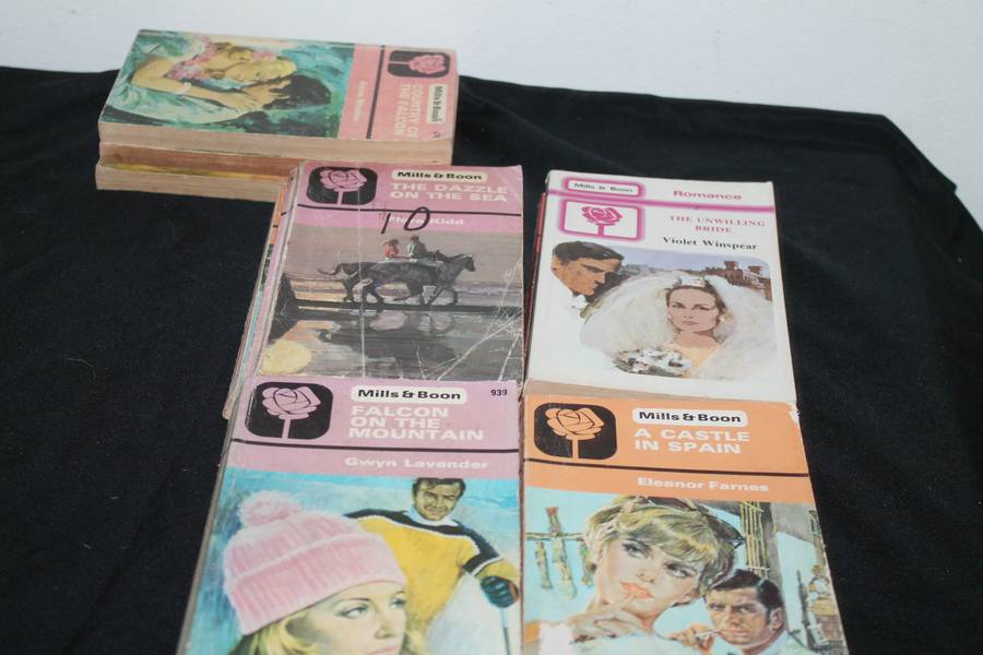 11 Mills and Boon Novels No 2