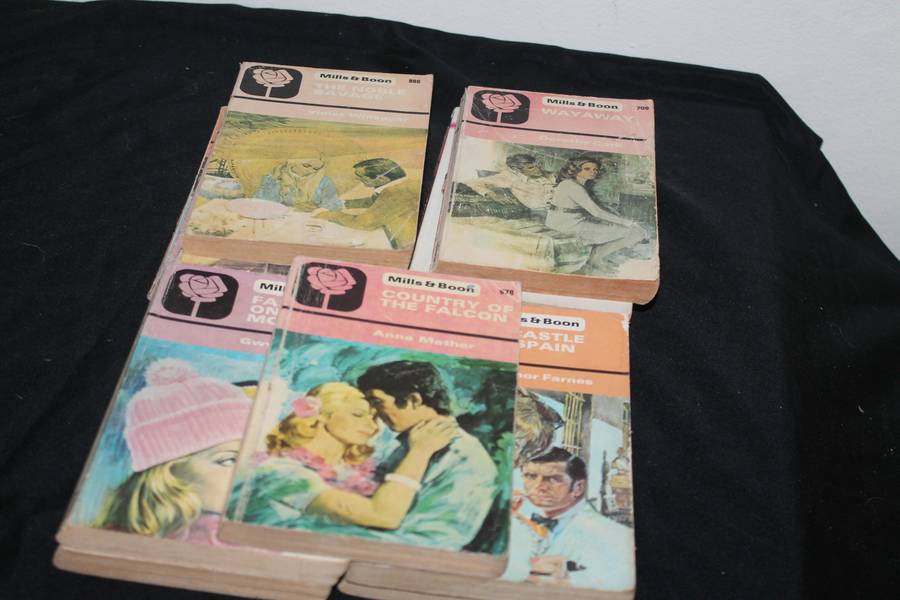 11 Mills and Boon Novels No 2