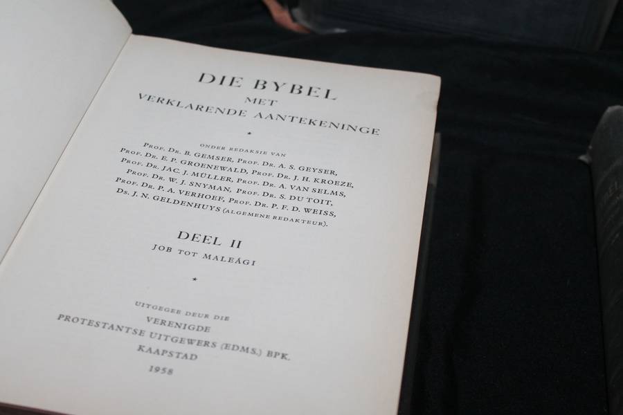 Die Bybel met Verklarende Aantekeninge Vol 1 to 3