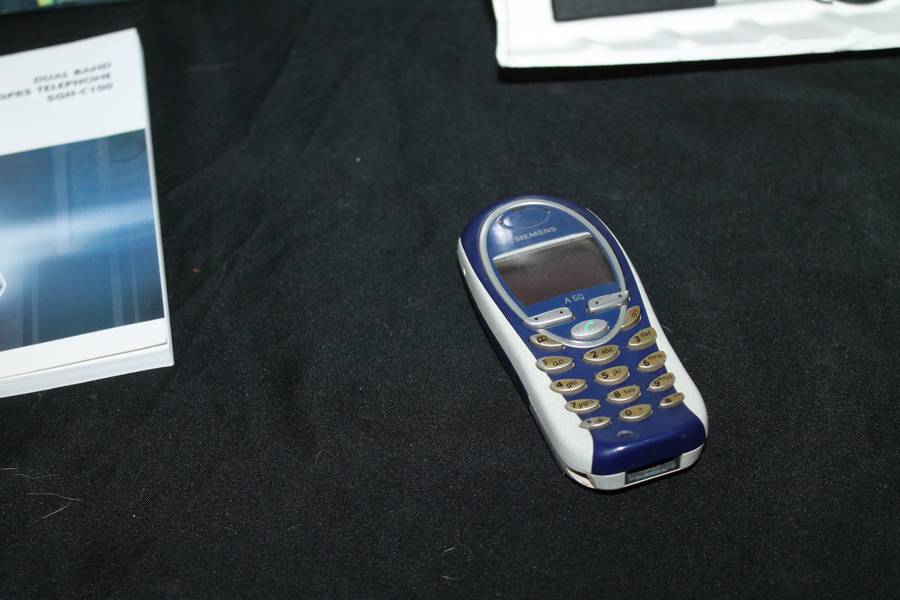 2 Vintage Cell Phones Spares Repairs