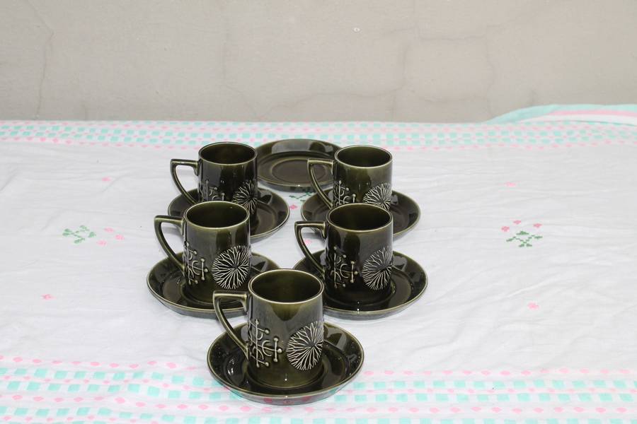 Retro 1960's Totem Susan Williams Ellis 5 Coffee Cups and Saucers
