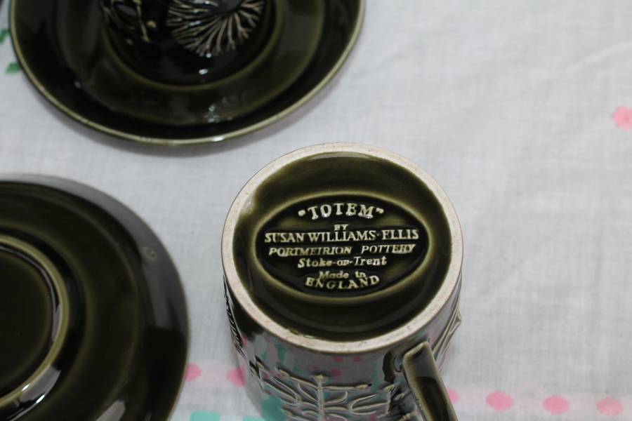 Retro 1960's Totem Susan Williams Ellis 5 Coffee Cups and Saucers