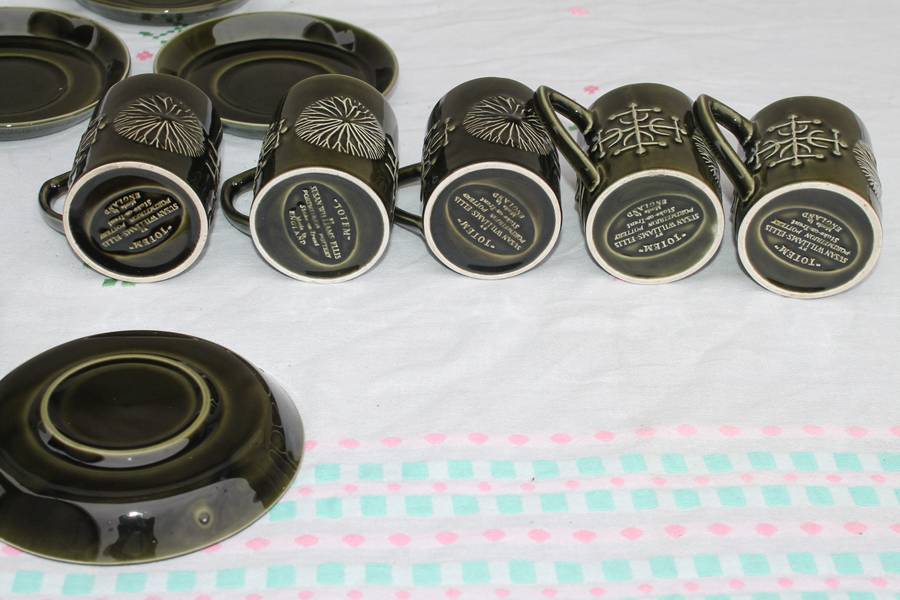 Retro 1960's Totem Susan Williams Ellis 5 Coffee Cups and Saucers