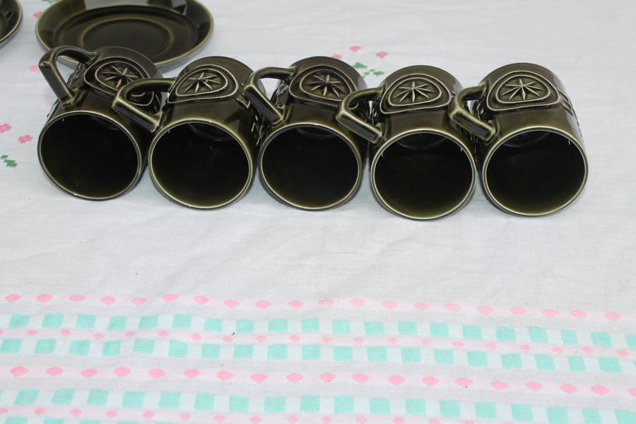 Retro 1960's Totem Susan Williams Ellis 5 Coffee Cups and Saucers