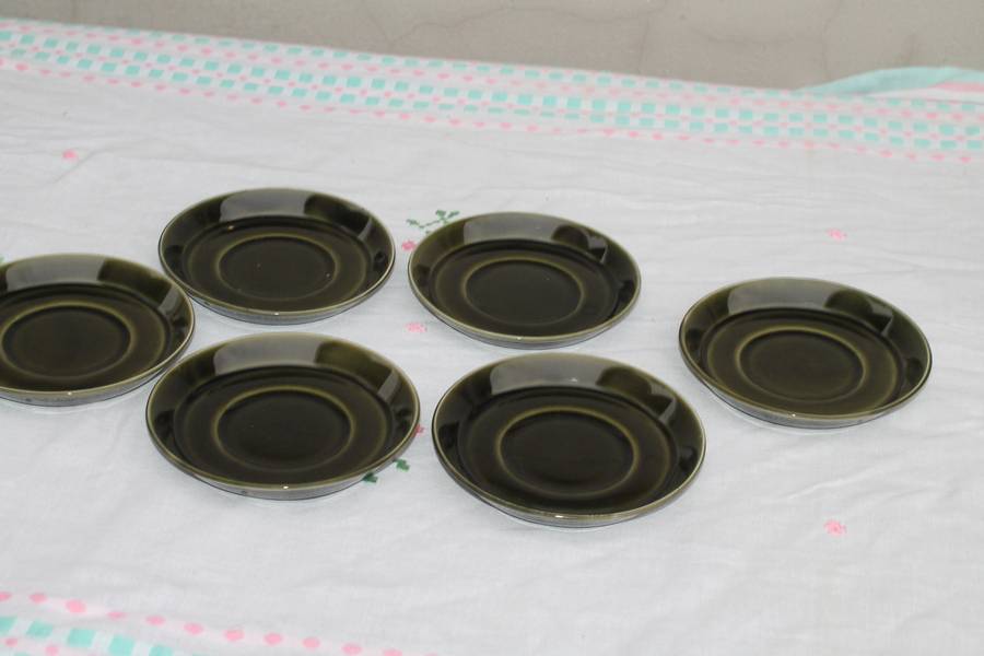 Retro 1960's Totem Susan Williams Ellis 5 Coffee Cups and Saucers