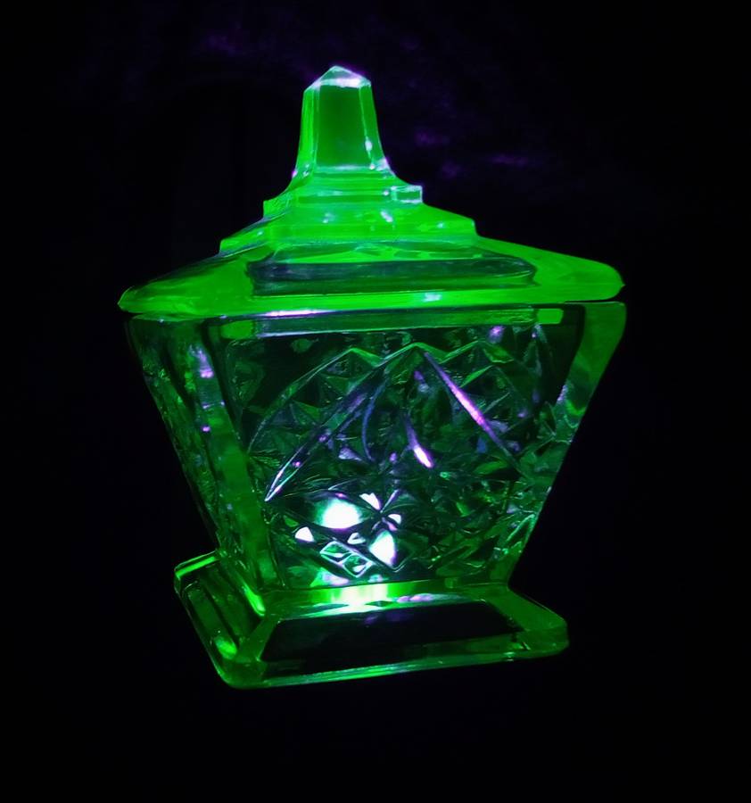 Art Deco Sowerby Plaza uranium Vaseline glass trinket pot with lid