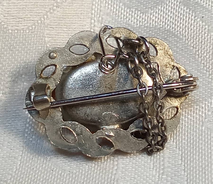 Pretty vintage citrine glass brooch