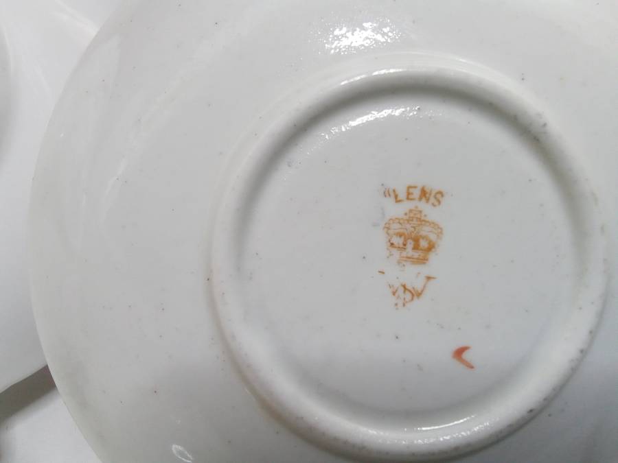 Stunning collection of vintage plates, side plate and smaller
