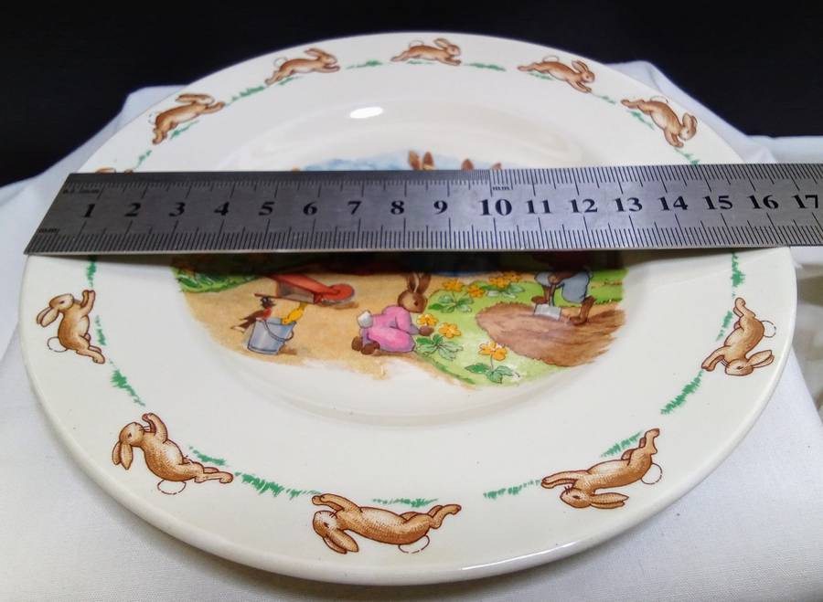 Beautiful Bunnykins side plate