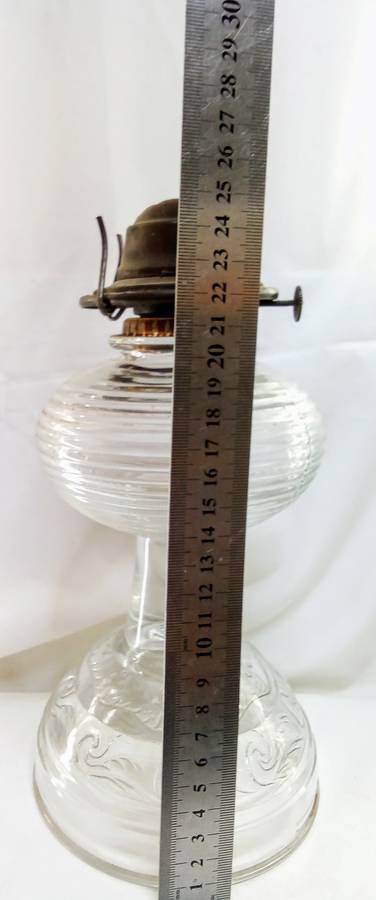 Beautiful vintage "beehive & scroll" glass oil lamp