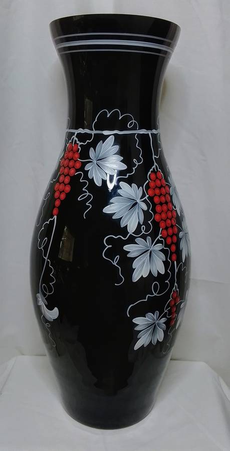 Stunning vintage Hyalith black amethyst vase