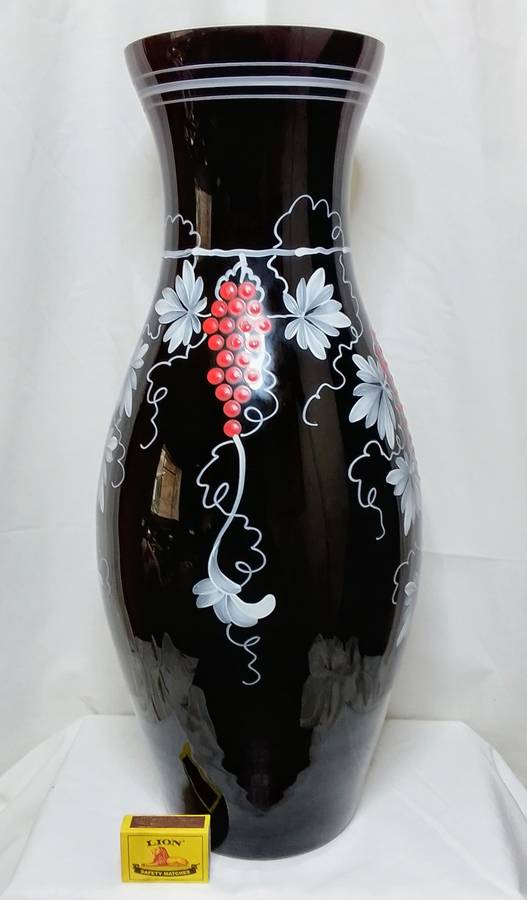 Stunning vintage Hyalith black amethyst vase