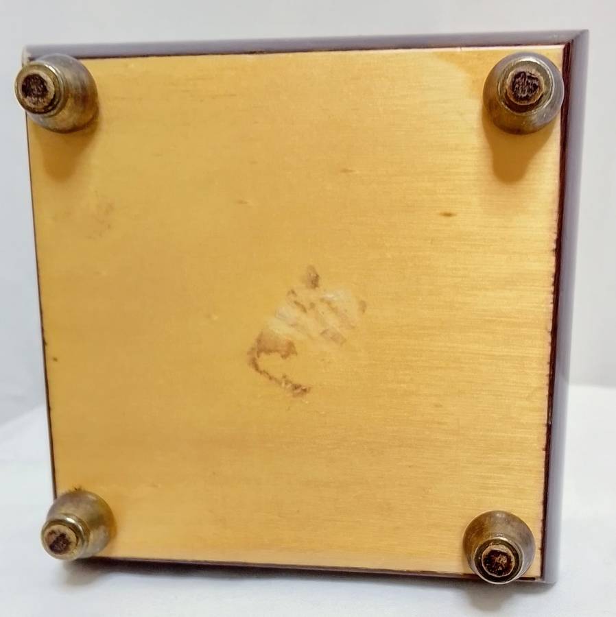 Lovely vintage wooden inlaid trinket box