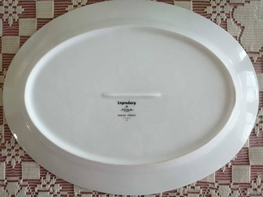 Noritake - Vintage Legendary by Noritake Sri Lanka Dream Street 3843 28 Piece Dinner set.