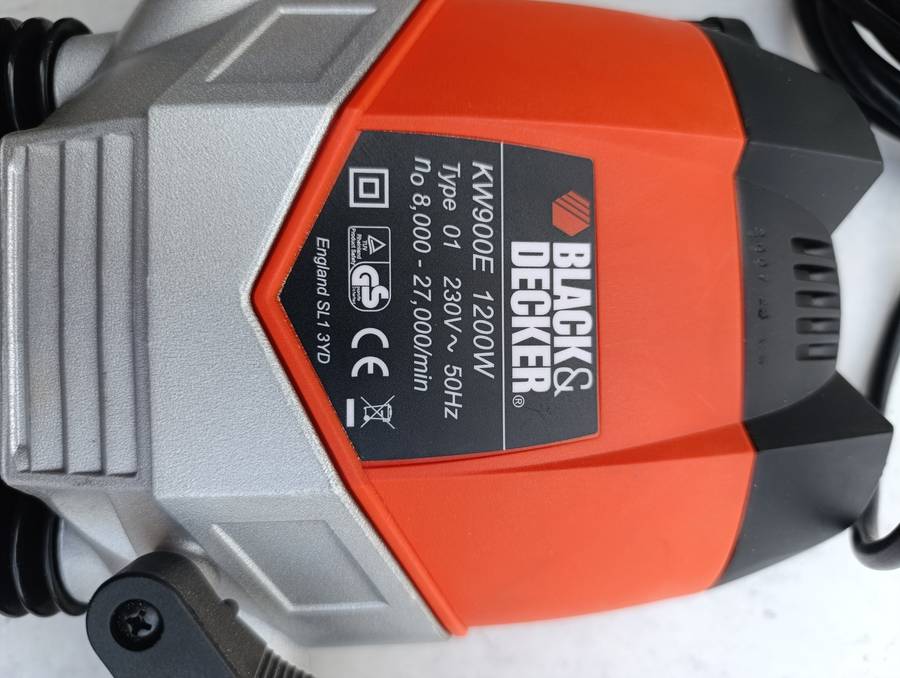 B&D KW900E-QS Plunge Router