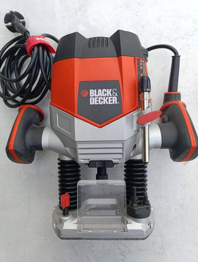 B&D KW900E-QS Plunge Router