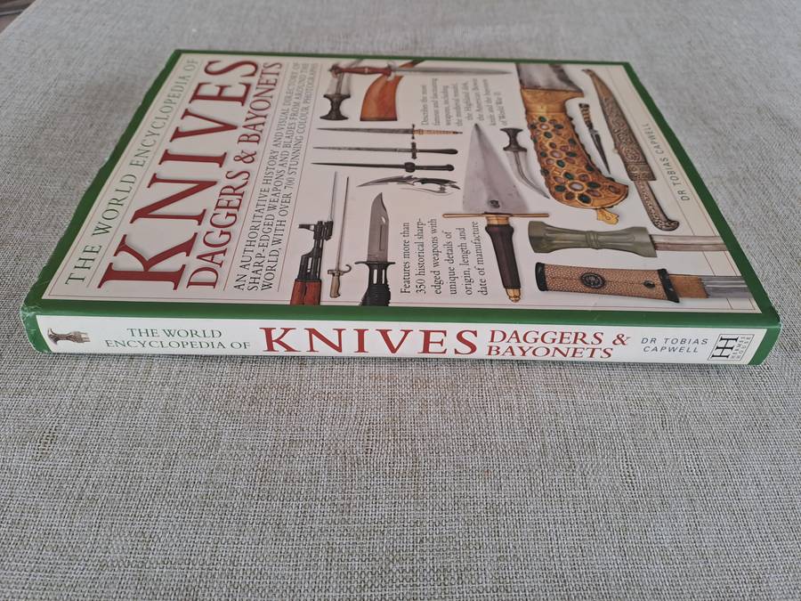 The World Encyclopedia of Knives, Daggers & Bayonets - Dr. Tobias Capwel