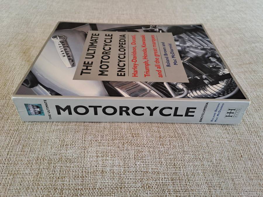 The Ultimate Motoring Encyclopedia - Roland Brown & Mac McDiarmid