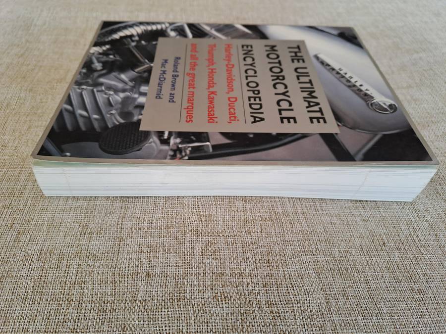 The Ultimate Motoring Encyclopedia - Roland Brown & Mac McDiarmid