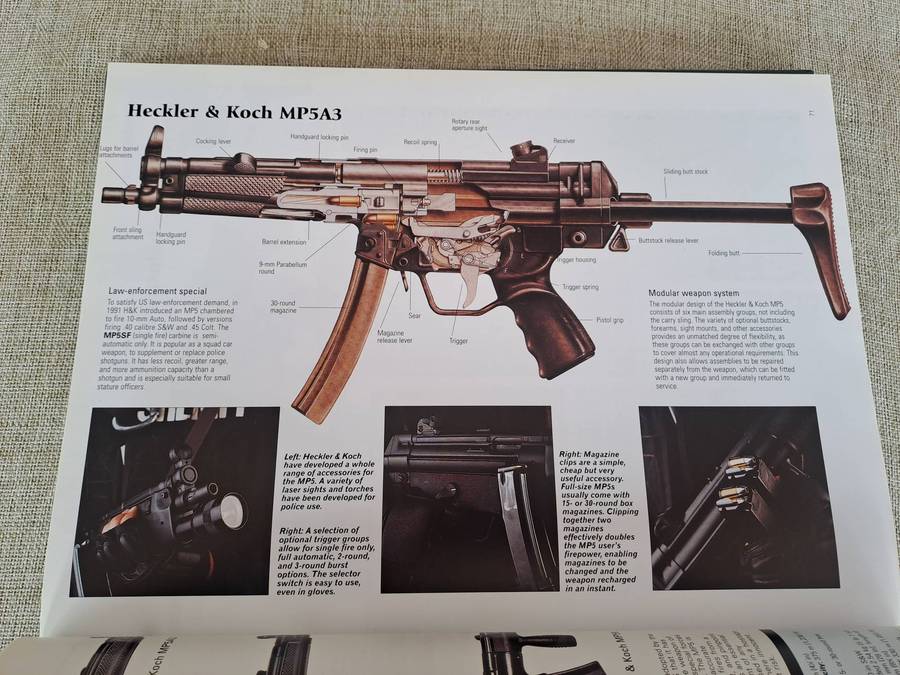 Small Arms: Over 250 of the Worlds Finest Personal Weapons  Chris Chant