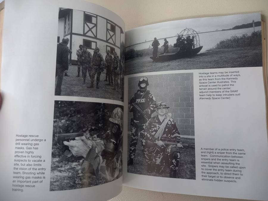 Hostage Rescue Manual: Tactics of the Counter-Terrorist Professionals - LeroyThompson