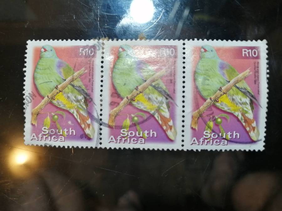 RSA birds year 200 at R10 horizontal pair of 3