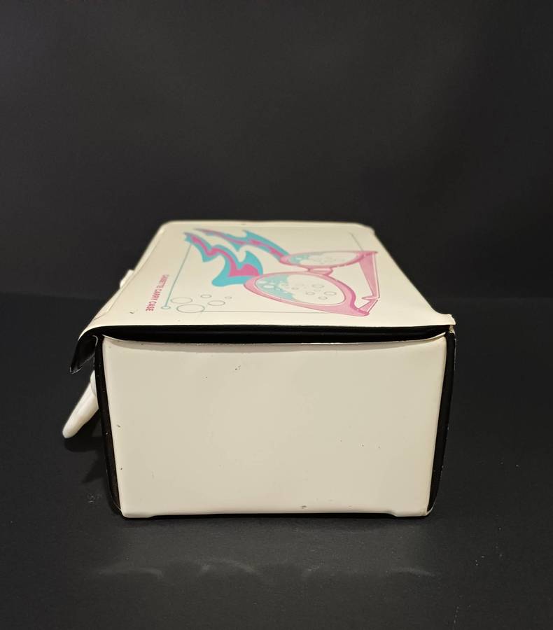 Retro-vintage cassette carry case
