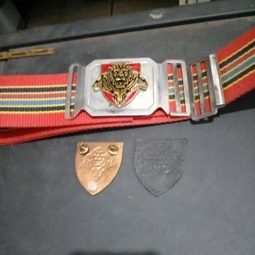 Set Of Pride Of Lions Stable Belt Eit Buckle - Flash With Pins Intac And Cloth Flash