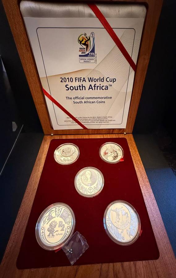 Silver R2 Crown Prestige Set - FIFA 2006-2010 - 5 Coins in Wooden Box with COA