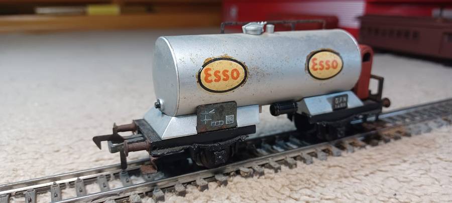 Fleischmann tank wagon with brakeman's cab