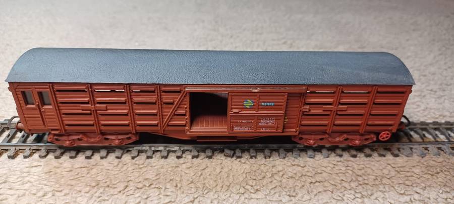 Electrotren - Cattle car - Lima Type Couplers