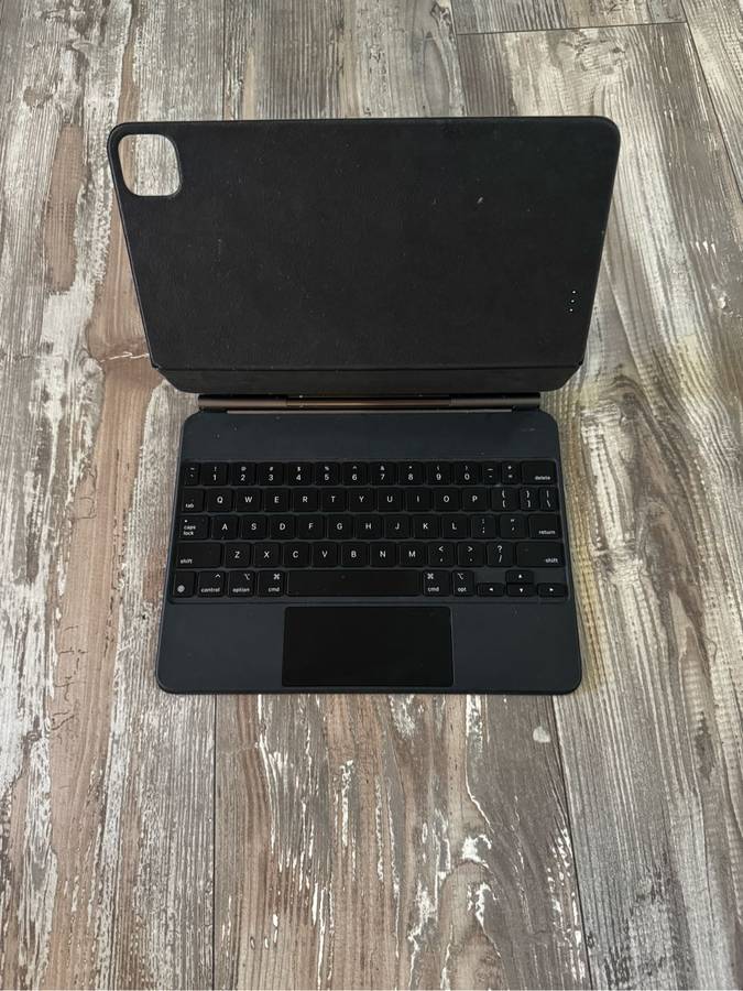 Apple Magic Keyboard iPad 11