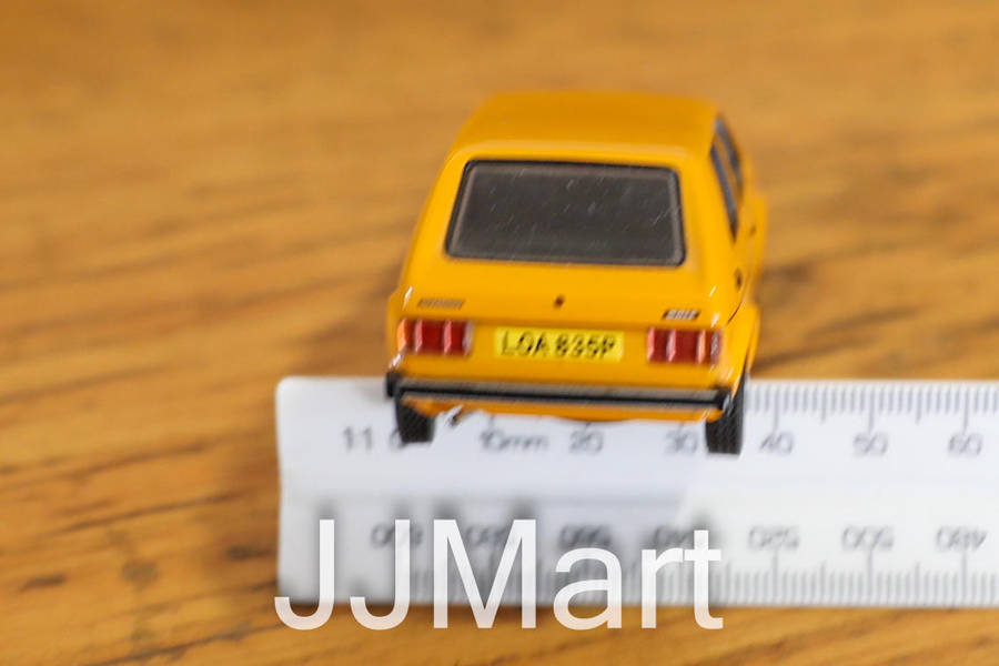 Corgi Vanguards 1/43 VA12001 Volkswagen Golf MkI Series1, 1.3 LS - Marino Yellow