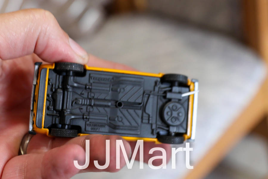 Corgi Vanguards 1/43 VA12001 Volkswagen Golf MkI Series1, 1.3 LS - Marino Yellow