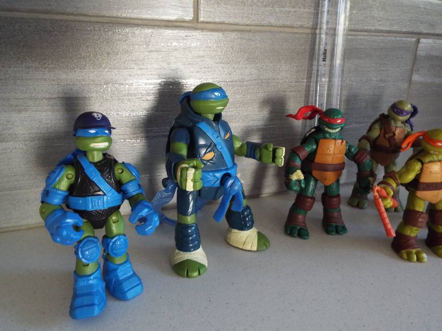 6 x ninja turtles as   1 lot